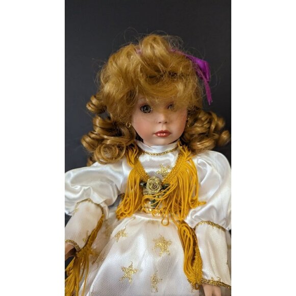Paradise Galleries "Delta Dawn" Musical Porcelain Doll Cindy Shafer music box - Picture 2 of 10